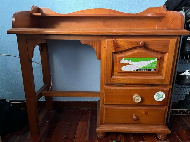 Scrivania in legno massello