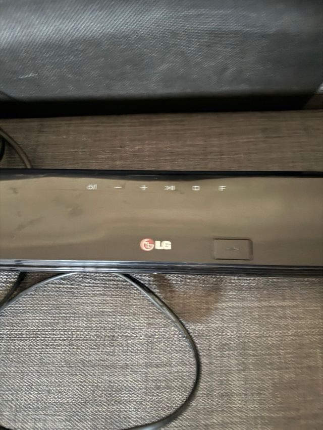 Barra de Sonido LG Bluetooth Negra