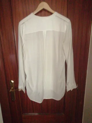 Camisa blanca de manga larga