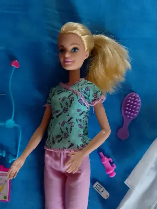 Barbie Dottoressa con accessori