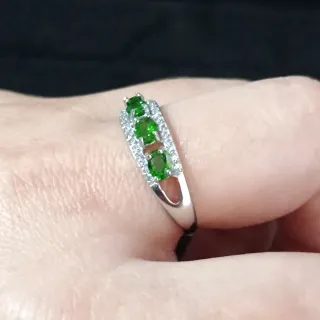 Anillo Diópsido Natural Ajustable