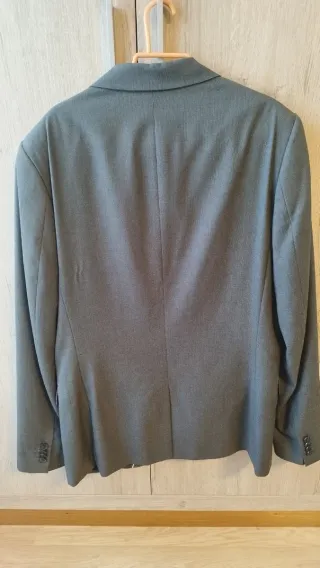 Traje gris hombre completo