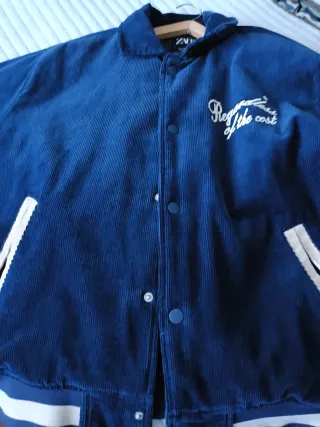 Chaqueta infantil azul con bordado