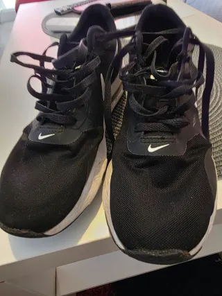 Zapatillas Nike Negras y Blancas