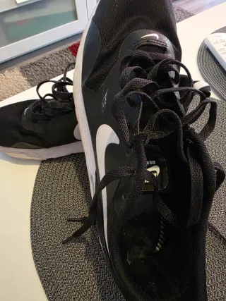 Zapatillas Nike Negras y Blancas