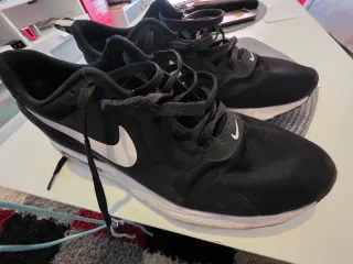 Zapatillas Nike Negras y Blancas