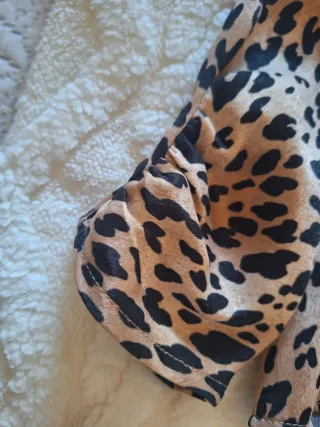 Blusa satinada Mango Talla XS estampado animal