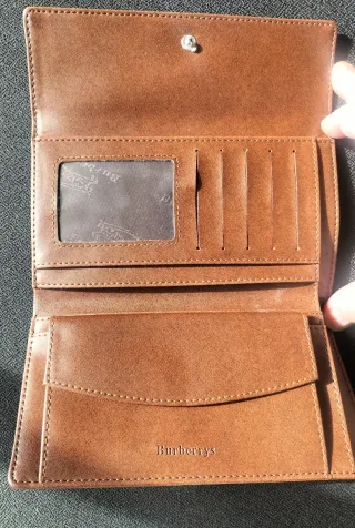 Cartera BURBERRY Cuero Beige. Con caja original