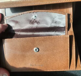 Cartera BURBERRY Cuero Beige. Con caja original