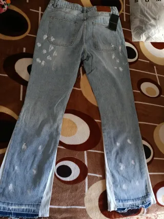 Pantalón vaquero flare desgastado