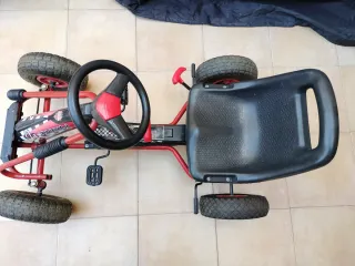 Kart a pedales rojo