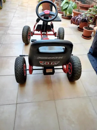 Kart a pedales rojo