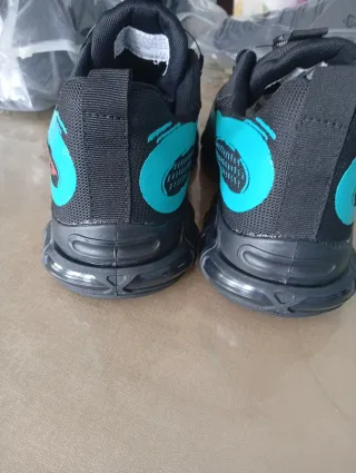 Zapatos de seguridad negros y turquesa