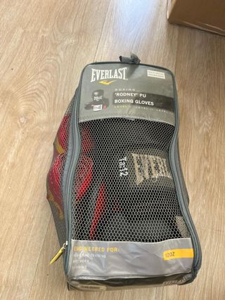 Guantes Boxeo Everlast + Vendas Rojas y Amarillas