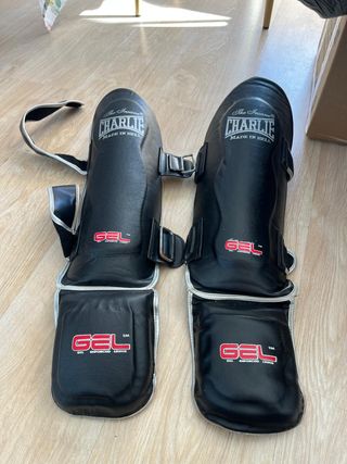 Guantes Boxeo Everlast + Vendas Rojas y Amarillas