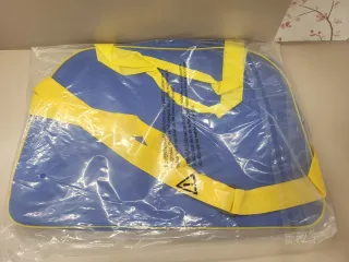 Bolsa de viaje Toys R Us. Nueva, sin estrenar.