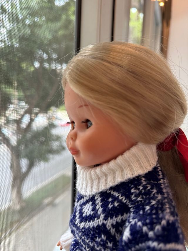 Bambola vintage Famosa con maglia e jeans