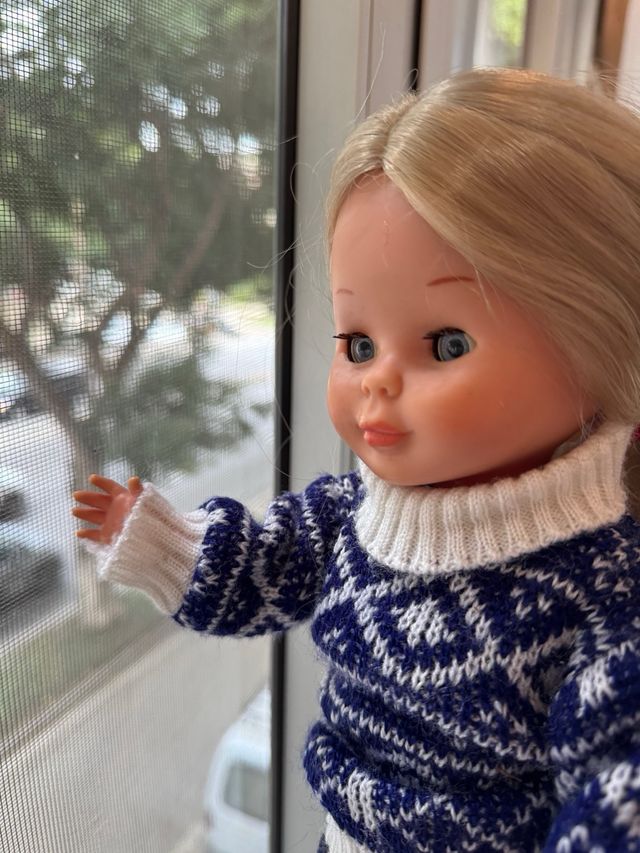 Bambola vintage Famosa con maglia e jeans