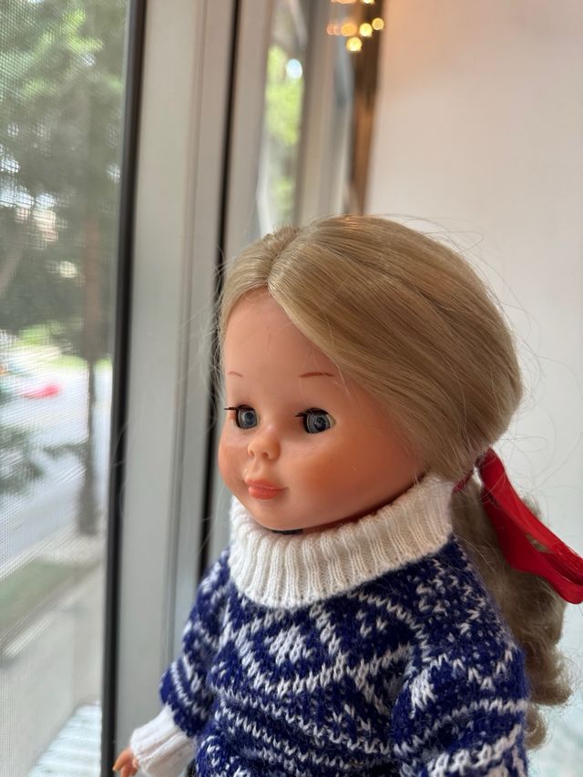 Bambola vintage Famosa con maglia e jeans