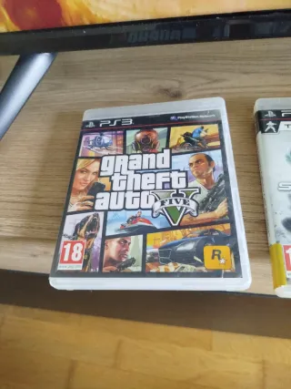 Confezione 5 Giochi PS3: GTA V, Splinter Cell, AC, Minec