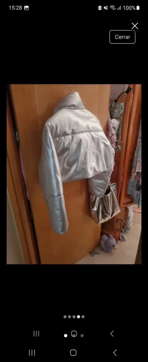 Bomber Pull&Bear plateada talla s peto da como 40