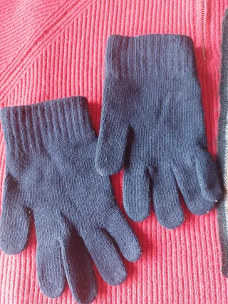 Conjunto invierno: gorro, bufanda y guantes