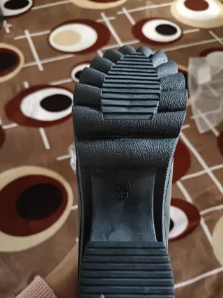 Botines verde botella con hebilla y cordones