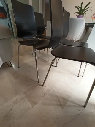 Juego de mesa comedor y 4 sillas