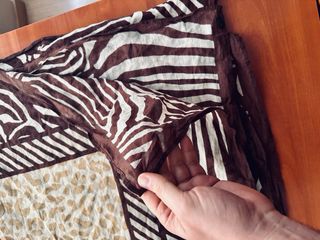 Foulard animal print marrón y beige 120x120 cm