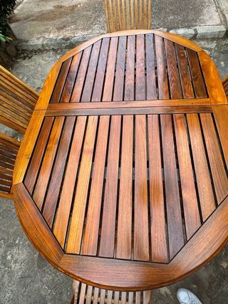 Mesa y 6 sillas de terraza de madera