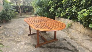 Mesa y 6 sillas de terraza de madera