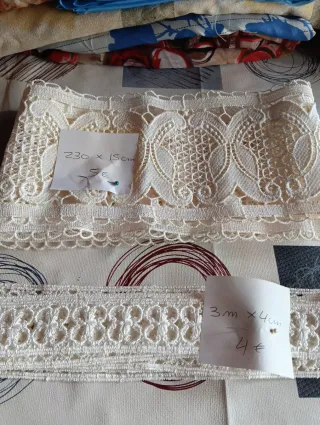 Retales de encaje blanco