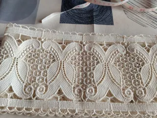 Retales de encaje blanco