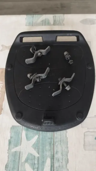 Baúl Givi E470 Monolock + Respaldo y fijacion