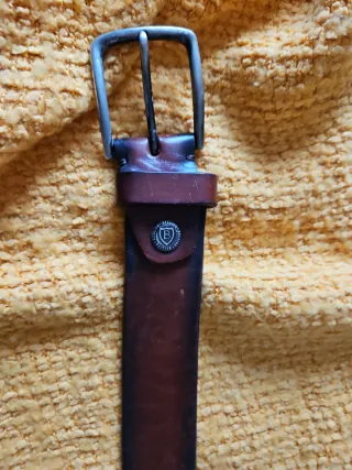 Cinturón de cuero marrón