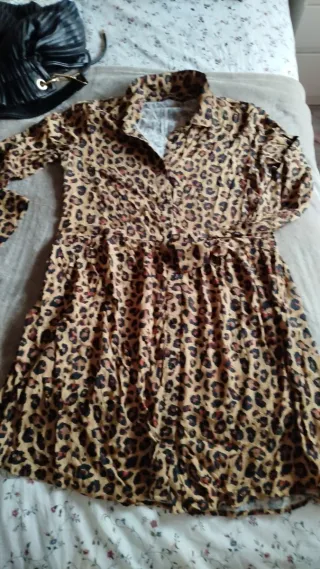 Vestido estampado leopardo Stradivarius