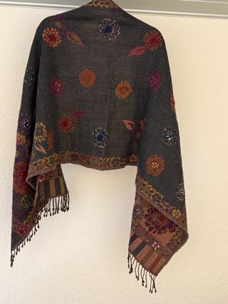 Chal grande estampado floral vibrante