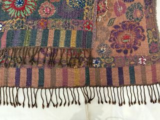 Chal grande estampado floral vibrante