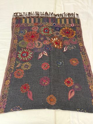 Chal grande estampado floral vibrante