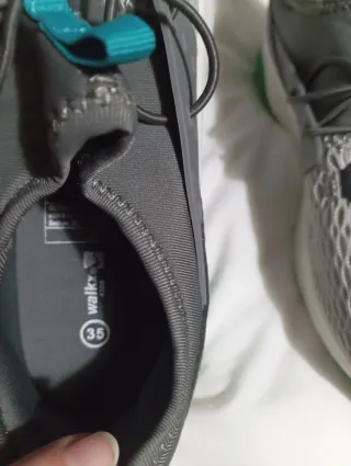 Zapatillas deportivas grises y verdes