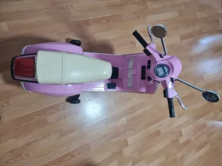 Moto Vespa Eléctrica Niña 12V Rosa