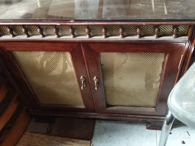 Mobile per coprire il radiatore in legno e rattan