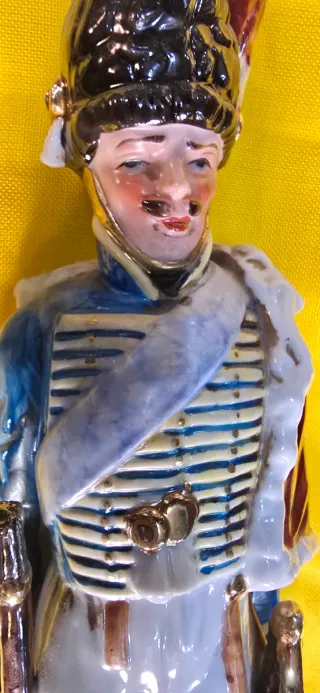 Figura militar antigua porcelana