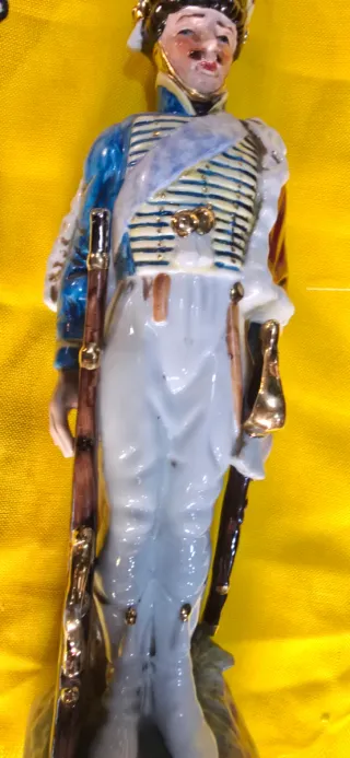 Figura militar antigua porcelana