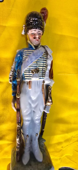 Figura militar antigua porcelana
