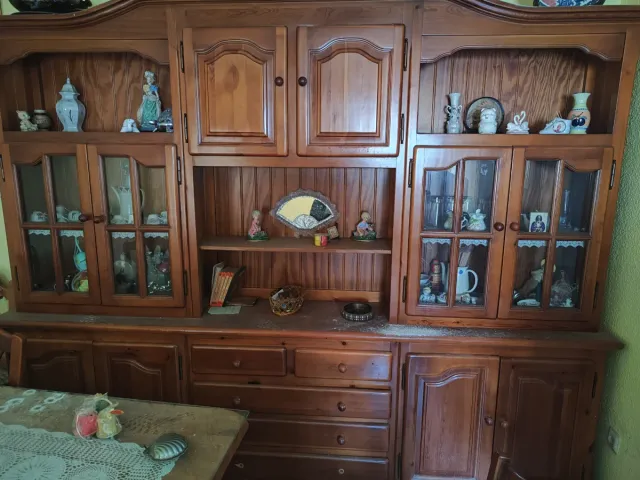 Mueble de salón de pino