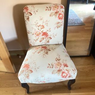 Sillón tapizado floral