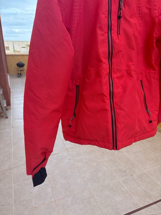 Abrigo para la nieve con capucha usada 2 veces