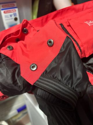 Abrigo para la nieve con capucha usada 2 veces