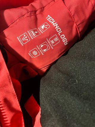 Abrigo para la nieve con capucha usada 2 veces